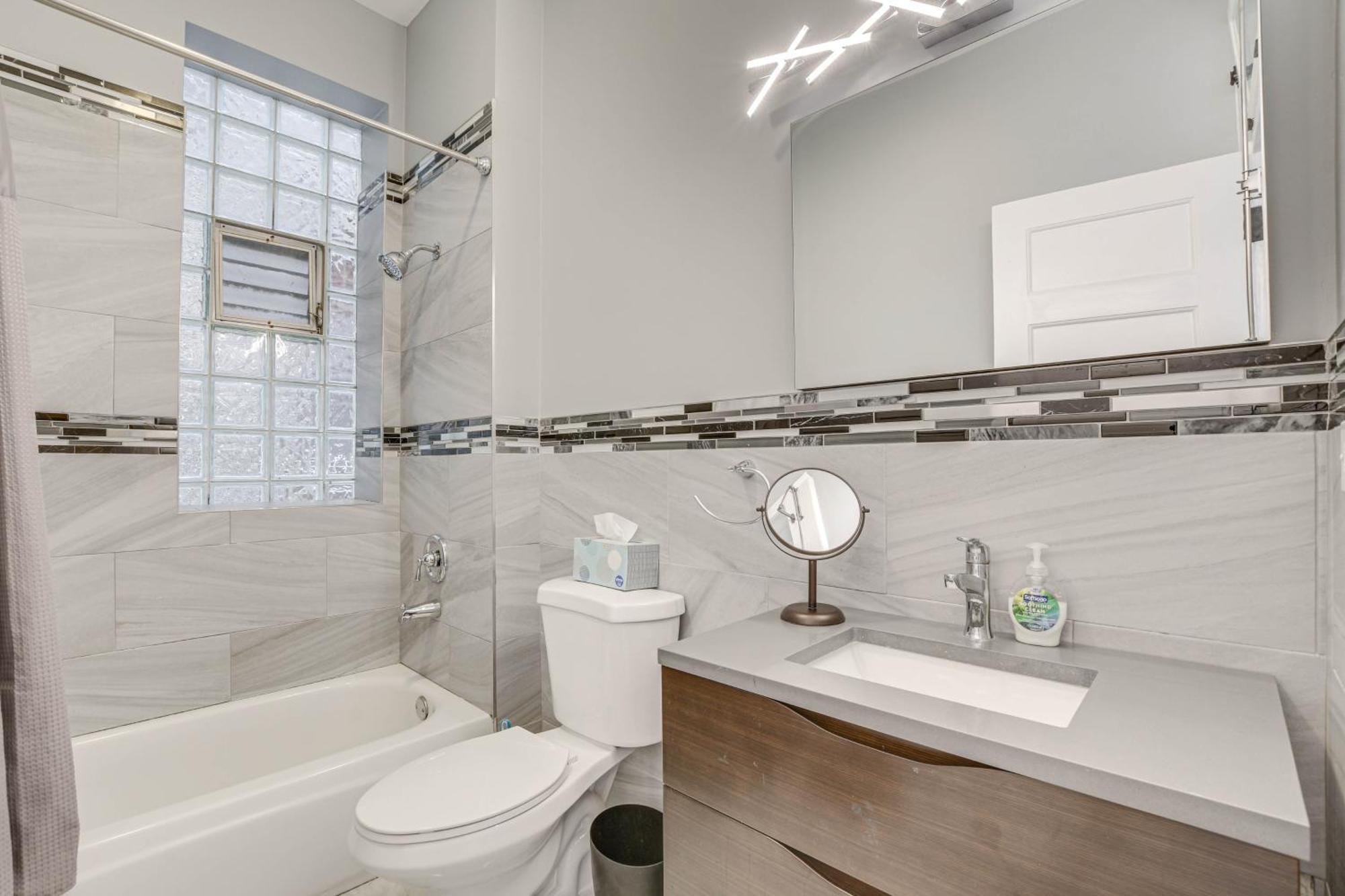 Spacious Condo With Deck About 3 Mi To Downtown Chicago! Exterior foto